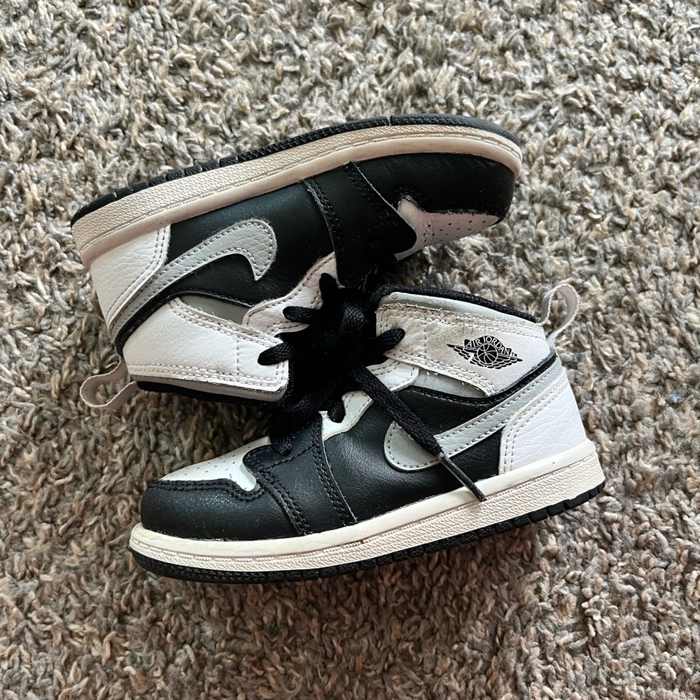 Black, White & Gray Jordan’s (size 8)